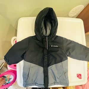 Almost Brand New Columbia winter jacket 2T.